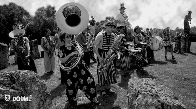 Photo Fanfare "L'étrange Gonzo" © Doumé