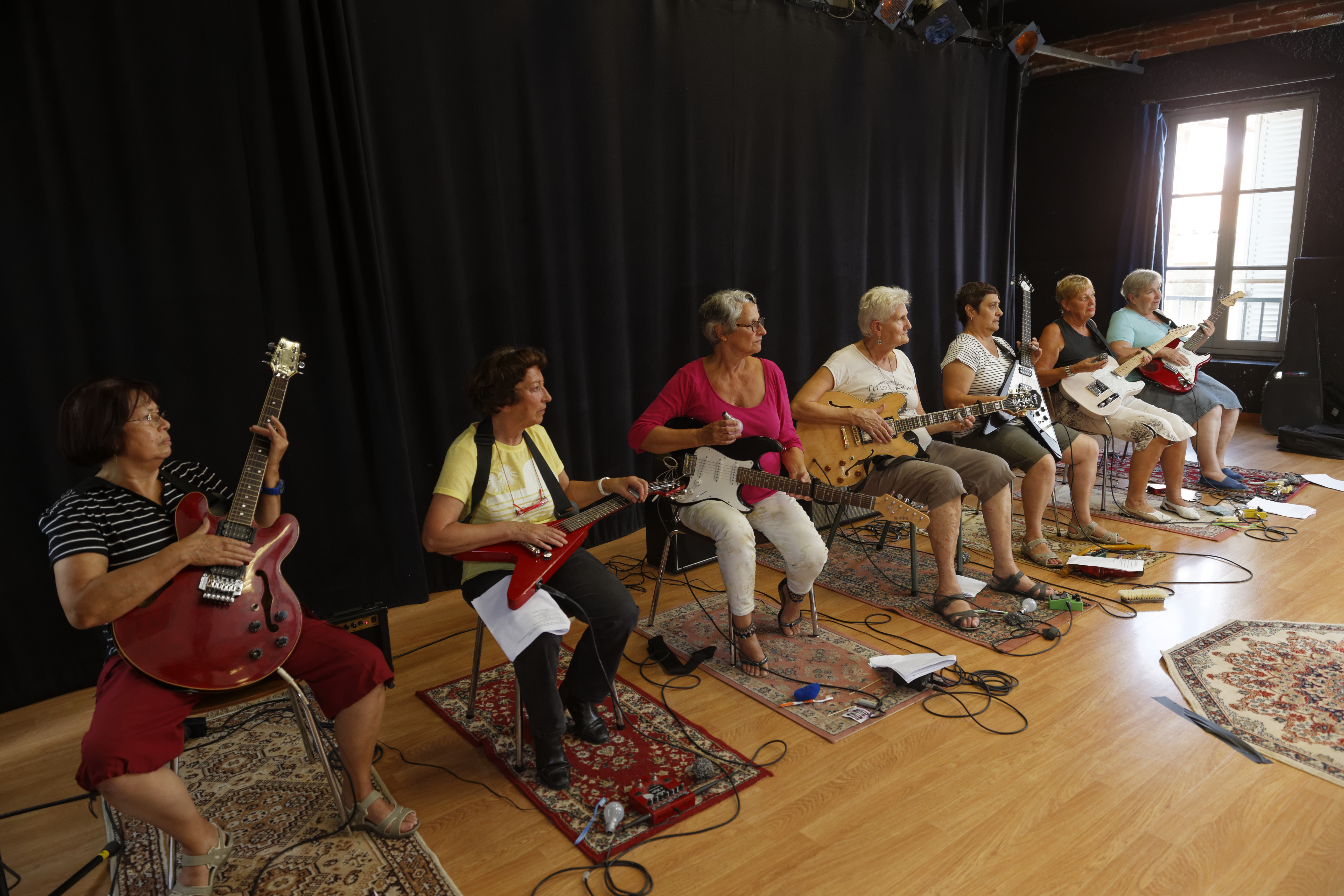 Les mamies guitares © Parice Nin