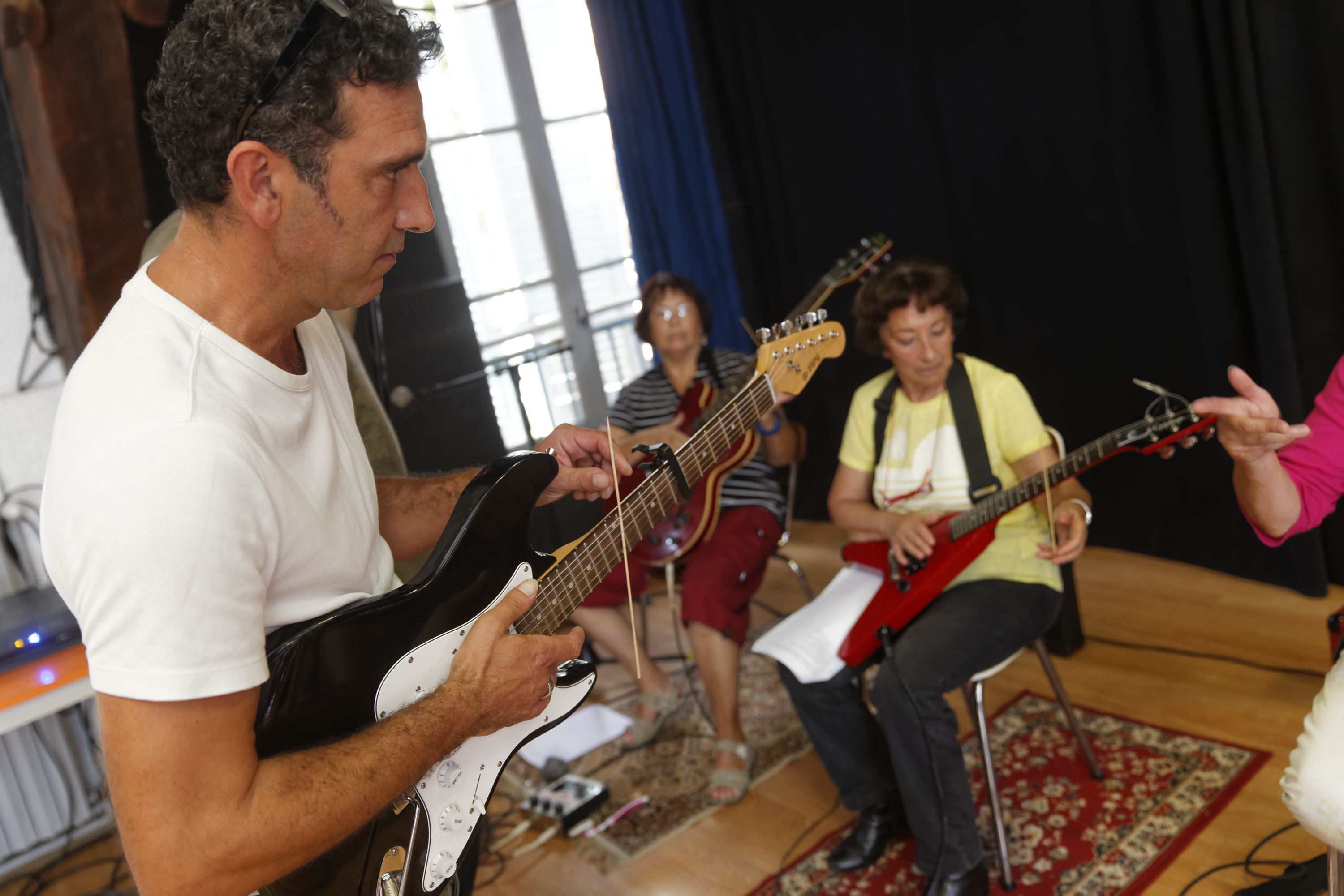 Les mamies guitares © Parice Nin