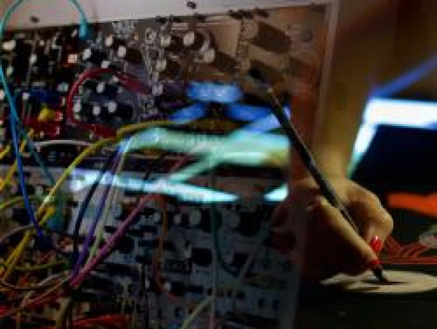 Le Circuit : In C pour 11 oscillateurs et 53 formes - Alex Augier